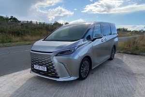 Lexus LM350h