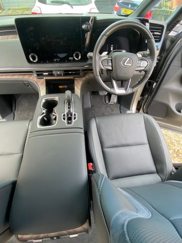 Lexus LM350h