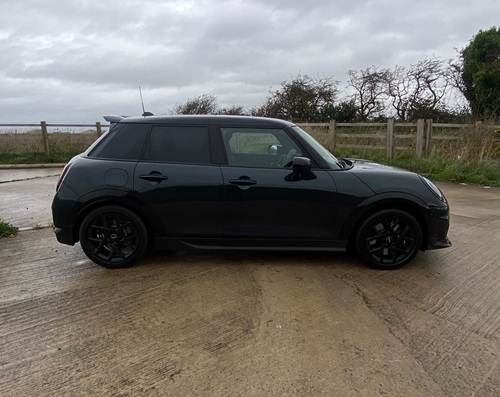 MINI Cooper 5dr Hatchback MINI Cooper 5dr Hatchback