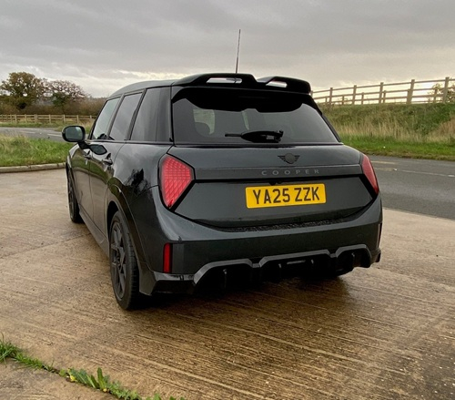 MINI Cooper 5dr Hatchback MINI Cooper 5dr Hatchback