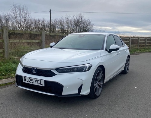 Honda Civic 2.0 Advance hybrid